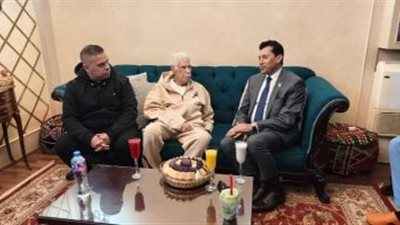 وزير الرياضة يزور حسن شحاتة للاطمئنان على حالته الصحية
