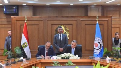 وزير العمل يختتم جولته بالسويس بتوقيع بروتوكول تعاون وإطلاق مبادرة «سلامتك تهمنا»
