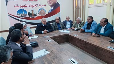 مدير تعليم قنا يوجه بضرورة المرور الميداني والتفتيش الدقيق على اللجان الامتحانية بالشهادة الإعدادية 