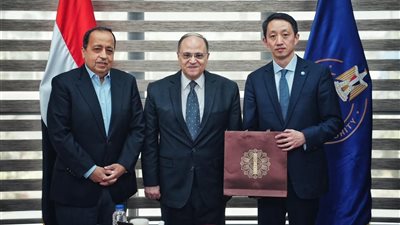 رئيس هيئة الدواء يبحث توطين الصناعة الدوائية مع شركتين دوليتين لتعزيز الأمن الدوائي الوطني