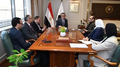 وزير التموين والتجارة الداخلية يلتقي أعضاء مجلسي النواب والشيوخ ويؤكد على تعزيز التواصل السياسي