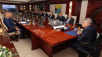 قناة السويس تتوقع انفراجة في حركة الملاحة البحرية بعد استقرار الأوضاع بالبحر الأحمر
