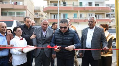 محافظ البحر الأحمر يفتتح شاطئ ذوي الهمم بالغردقة بطول 70 مترًا وحمامات سباحة وصالة رياضية وفندق متكامل