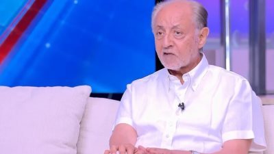عبد العزيز مخيون يطمئن محبيه بعد جراحة ناجحة.. رسالة مؤثرة للجمهور وثناء خاص على أشرف زكي