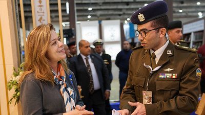 بالصور.. القائمة بأعمال السفارة الأمريكية إيفينيا سيديريس:مشاركة الولايات المتحدة الأمريكية  بمعرض القاهرة الدولى للكتاب  لها طابع خاص هذا العام