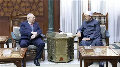 شلبي يزور شيخ الأزهر لبحث التعاون وتعزيز القيم الوطنية والإنسانية