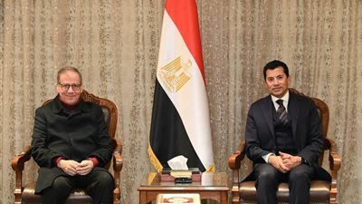 وزير الشباب والرياضة يلتقي اللجنة الطبية لمتابعة تطبيق الكود الطبي للرياضيين