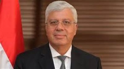 هندسة المنصورة بالمركز الأول.. أيمن عاشور يهنيء الجامعات بجوائز التميز الحكومي
