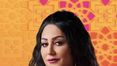 الفنانة المصرية وفاء عامر. النشأة والدراسة: جذور سكندرية وعشق للمسرح الجامعي صقله المعهد العالي