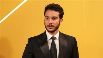حلم الأسرة والطفلين: نور النبوي يكشف عن خططه المستقبلية للإنجاب والأبوة