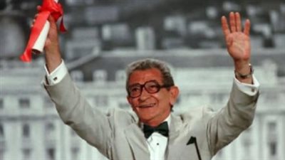 يوسف شاهين.. عبقري السينما المصرية الذي نقل الهوية العربية إلى منصات التتويج العالمية