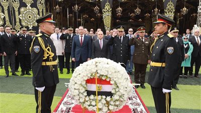  محافظ كفرالشيخ يضع إكليل الزهور على النصب التذكاري لشهداء الشرطة