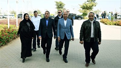 رئيس الوزراء يتفقد عملاق 
