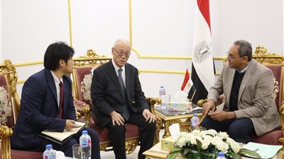 محافظ قنا يبحث مع السفير الياباني سبل تعزيز التعاون في قطاع التعليم وأخرى متنوعة