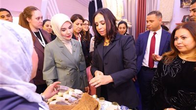 وزيرتا التضامن والأسرة التركية في زيارة خاصة لمعرض «ديارنا» للحرف اليدوية