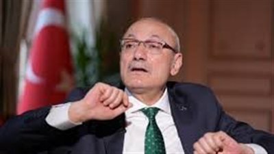 بقيادة 