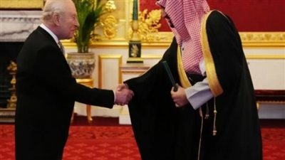 الأمير عبدالله بن خالد بن سلطان يباشر مهامه الدبلوماسية في لندن بعد تقديم أوراق اعتماده