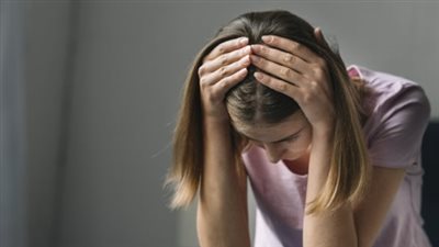 لماذا نشعر بالحزن بعد التجمعات؟ أسرار الإرهاق الاجتماعي وكيفية علاجه
