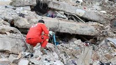 مأساة في طرابلس… انهيار مبنى سكني يودي بحياة العشرات ويثير غضبًا شعبيًا