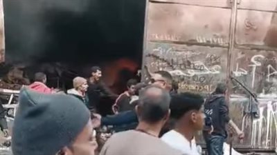 حريق هائل في شارع زغلول بالهرم.. الحماية المدنية تحاصر النيران في مخزن خردة
