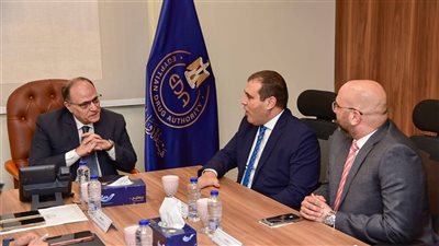 رئيس هيئة الدواء يبحث مع شركة الحكمة تعزيز التصنيع المحلي وتوسيع الاستثمارات