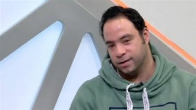 بين الفكاهة والحقيقة.. وائل عوني يسخر من شائعة 