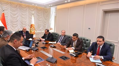 وزير العمل يطلق خطة تطوير شاملة للمديريات في إطار تنفيذ قانون العمل الجديد
