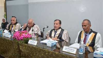 رئيس جامعة قنا يشارك في مناقشة رسالة ماجستير بعلوم أسيوط