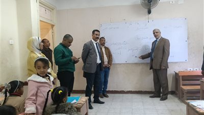 مدير تعليم قنا يواصل جولاته الميدانية المفاجئة للاطمئنان على انتظام الدراسة بمدارس دشنا