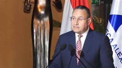 وزير التعليم العالي ومدير مكتبة الإسكندرية يسلمان «جائزة مكتبة الإسكندرية العالمية» للفائزين