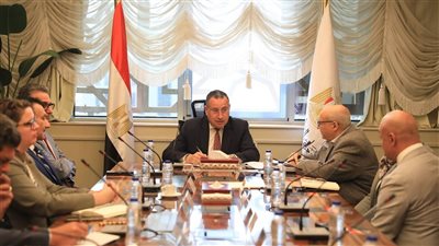 وزير التعليم العالي يلتقي وفد جامعة رووان الأمريكية لمتابعة إنشاء الفرع الدولي في مصر