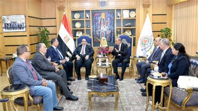 رئيس جامعة كفر الشيخ يشارك في اجتماع اللجنة العليا لتحالف الدلتا