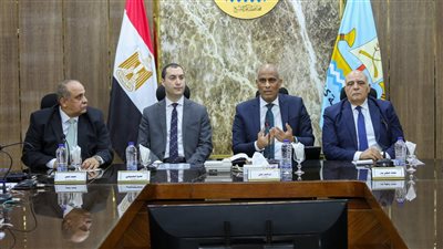  محافظ كفرالشيخ الجديد يعقد أول اجتماع مع رؤساء المراكز والمدن ووكلاء الوزارات الخدمية
