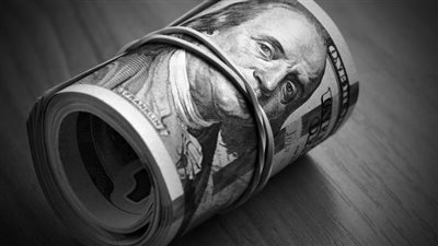 مقارنة أسعار الدولار في البنوك المصرية.. أين تجد أفضل سعر بيع وشراء؟