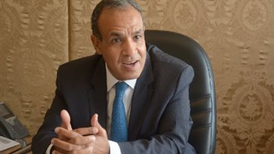 وزير الخارجية يبحث مع المبعوث الأمريكي التطورات الإقليمية وسبل تسوية الأزمات