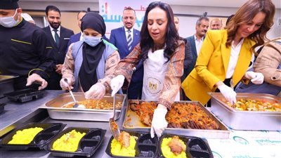 دعمًا للمبادرات الخيرية.. وزيرة التضامن تتفقد وحدة إطعام 