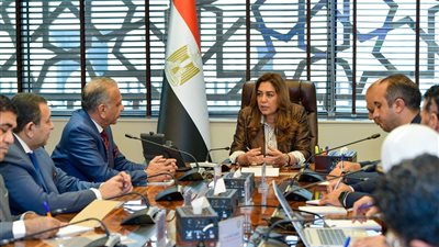 وزيرة التنمية المحلية: 15 يومًا لإصدار التصاريح الخاصة بتداول المخلفات الطبية