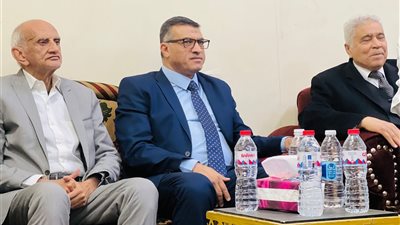 محافظ قنا يقدم واجب العزاء لأسرة 