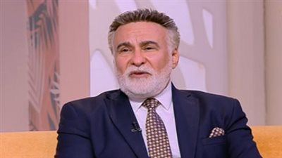 رحلة في مسيرة الفنان طارق الدسوقي.. من بكالوريوس التجارة إلى قمة الإبداع الفني