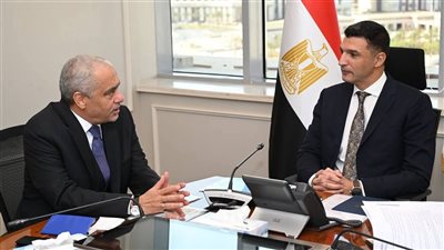وزير الصناعة يبحث توسعات مجموعة العربي بقيمة 480 مليون دولار في مدينة قويسنا الجديدة