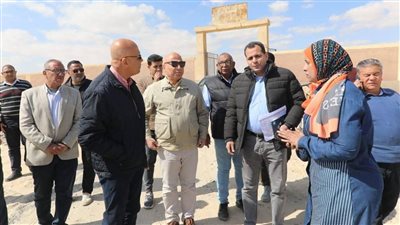 نائب وزيرة الإسكان يتفقد مشروعات الصرف الصحي بمبادرة 