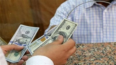 الدولار عند أعلى مستوى منذ 2025.. وتوترات المنطقة تدفع المستثمرين للانسحاب