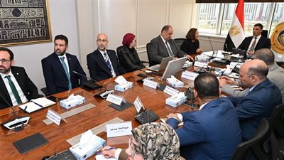 وزير الصناعة يلتقي جنرال موتورز لتطوير صناعة السيارات وتوطينها في مصر