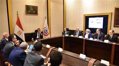 وزير الصحة يبحث إدخال الروبوتات الجراحية والذكاء الاصطناعي في جراحات العظام
