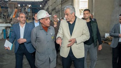 وزير الدولة للإنتاج الحربي يتفقد شركتي حلوان للمسبوكات والأجهزة المعدنية ويشجع الابتكار بين العاملين