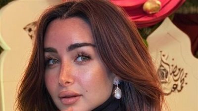 أيقونة الموضة البسيطة.. كيف تختار هنا الزاهد أزياءها لتناسب قوامها المتناسق؟