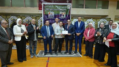 رئيس جامعة القاهرة يشارك طلاب المدن الجامعية مائدة الإفطار في أجواء أسرية