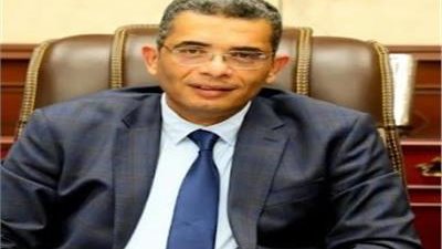 محافظ البحر الأحمر يبحث موقف طلبات تقنين وضع اليد والتصالح على مخالفات البناء