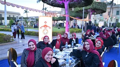 في قلب الحرم الجامعي.. جامعة القاهرة تحتفي بمنتسبيها في أكبر مأدبة إفطار رمضانية