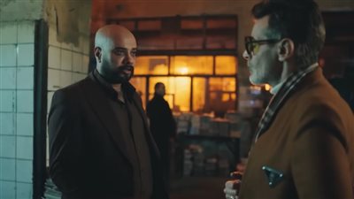 مسلسل «إفراج» الحلقة 24.. عباس الريس يكتشف خدعة الشحنة المشبوهة والشرطة تحاصر الحكر